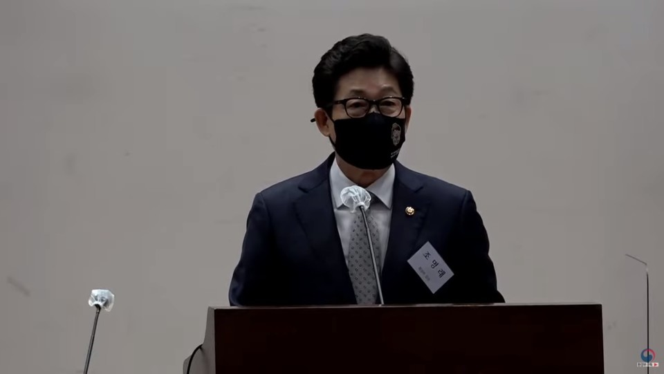 조명래 환경부장관이 ‘2050 장기저탄소발전전략 공청회’에서 축사를 하고 있다. (출처: 환경부)