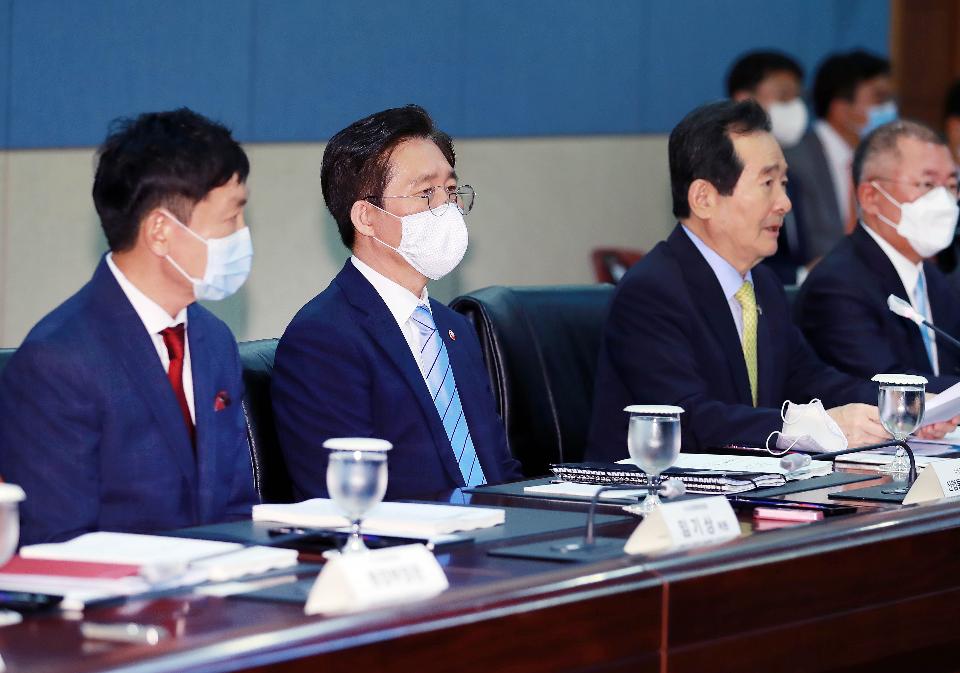 지난해 7월 1일 일산 킨텍스 제1전시장에서 ‘제1회 수소경제위원회’에 성윤모 산업부 장관, 정세균 국무총리 등이 참석해 발언하고 있다 (사진: 산업통상자원부 제공)