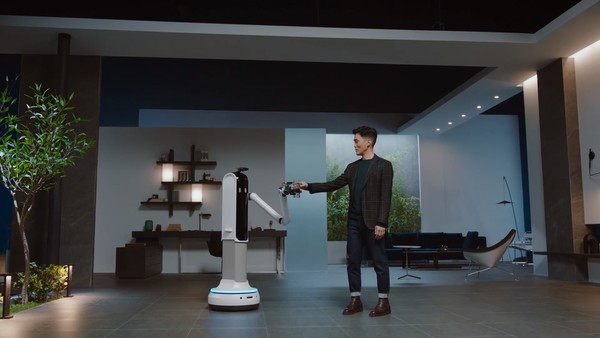 산성전자의 가정용 서비스 로봇 ‘삼성봇 핸디'.(사진: 삼성전자 미디어 컨퍼런스 화면 캡처)