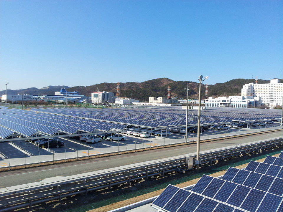 부산 신호 태양광발전소 (출처: 한국동서발전)