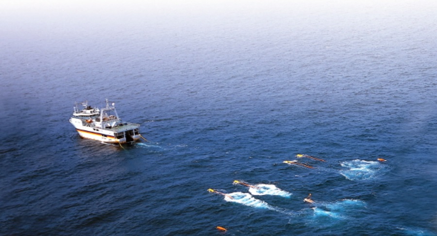 탐해 2호의 울릉분지 3D 탐사장면 (출처: 한국지질자원연구원)