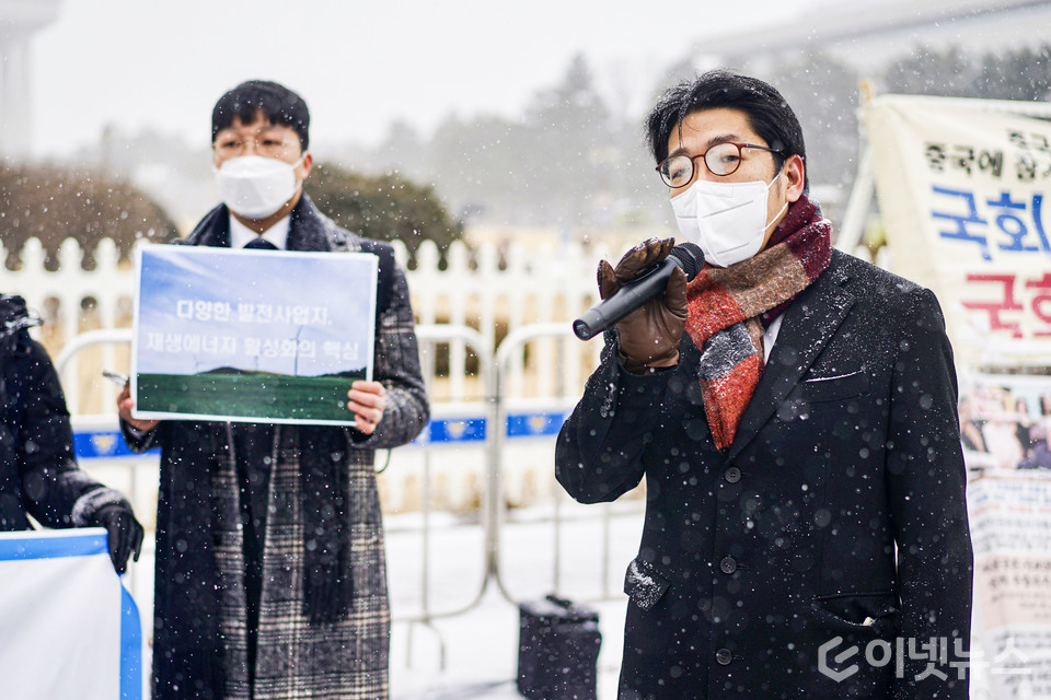 기자회견에서 발언 중인 권경락 기후솔루션 이사. (출처: 기후솔루션)