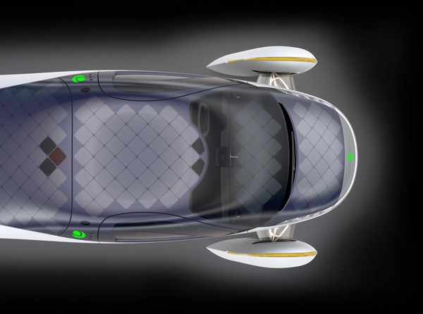 차량 전체에 태양열 판이 장착된 앱테라 태양열 자동차(출처 : 앱테라 홈페이지)
