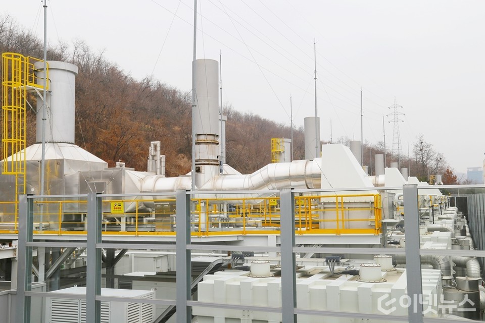 쓰레기 매립지에서 공원으로 재탄생한 노을공원 내부에 설치된 노을연료전지 발전소. (사진=이넷뉴스)