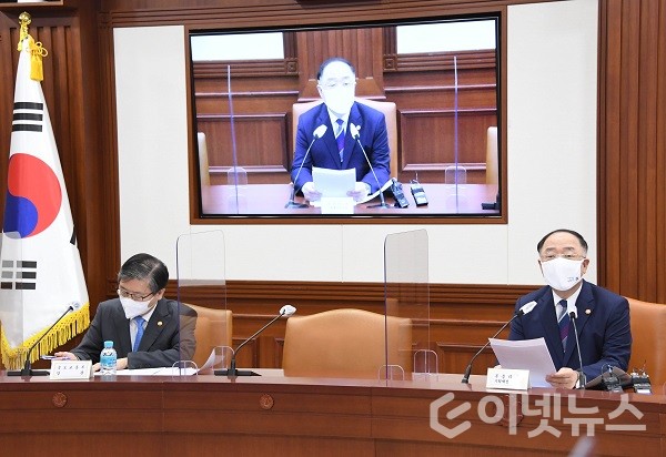 홍남기 부총리 겸 기획재정부 장관이 1일 서울 광화문 정부서울청사에서 열린 ‘제7차 혁신성장 BIG3 추진회의’를 주재, 모두발언을 하고 있다. (사진=기획재정부)