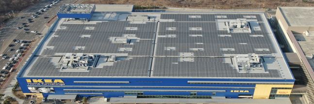 이케아 광명점 옥상의 태양광발전 시설. (사진제공=농어촌 파괴형 풍력 태양광 반대 전남연대회의)