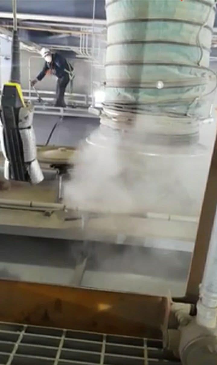 모 화력발전소 화물노동자 상차 작업 모습. (사진=공공운수노조 제공)