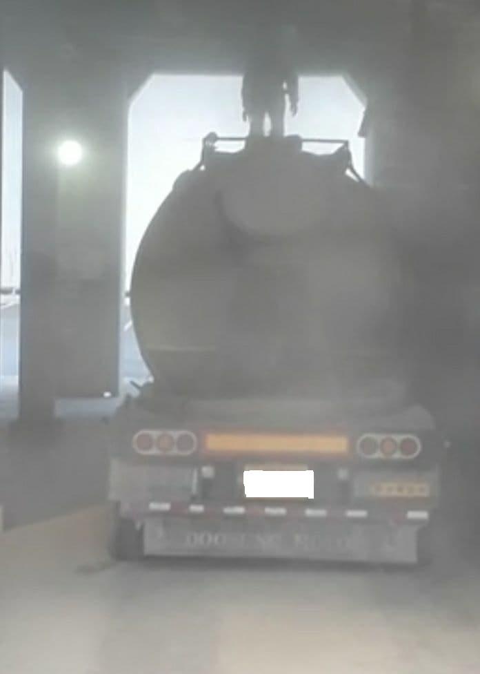 모 화력발전소 화물노동자 상차 작업 모습. (사진=공공운수노조 제공)