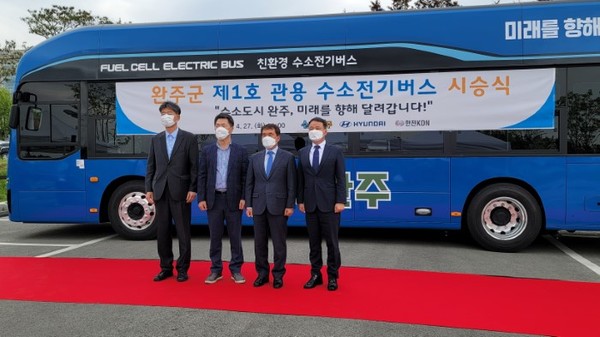 완주군 제1호 관용 수소전기버스 시승식 현장. (사진=완주군)