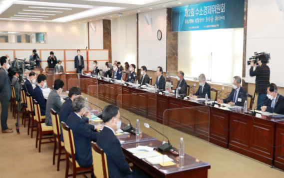 정부서울청사 대회의실에서 제2차 수소경제위원회가 열리고 있다. (사진=산업통상자원부 제공)