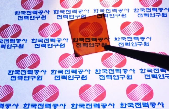 한전은 유리창호형 페로브스카이트 기술을 개발 중이다. (사진=한전)