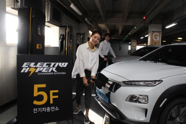 이마트 내 위치한 전기차 충전소. (사진=이마트)