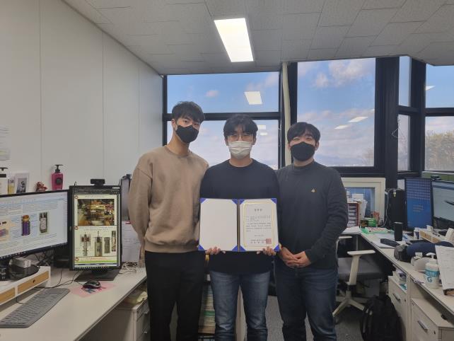 (왼쪽부터)전기정보공학부 초전도 응용 연구실 학사과정 구경모, 석박사통합과정 장원석, 석박사통합과정 방제석 . (사진=서울대학교 공과대학)