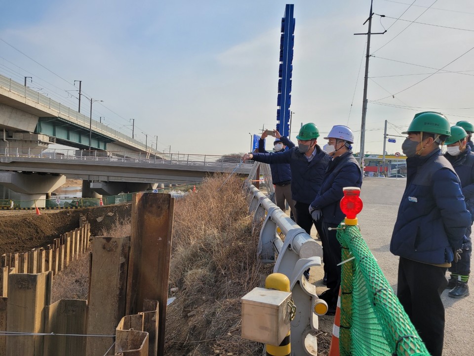 동내~경산 주배관 건설현장 CEO 특별안전점검 중인 채희봉 한국가스공사 사장. (사진=한국가스공사 제공)
