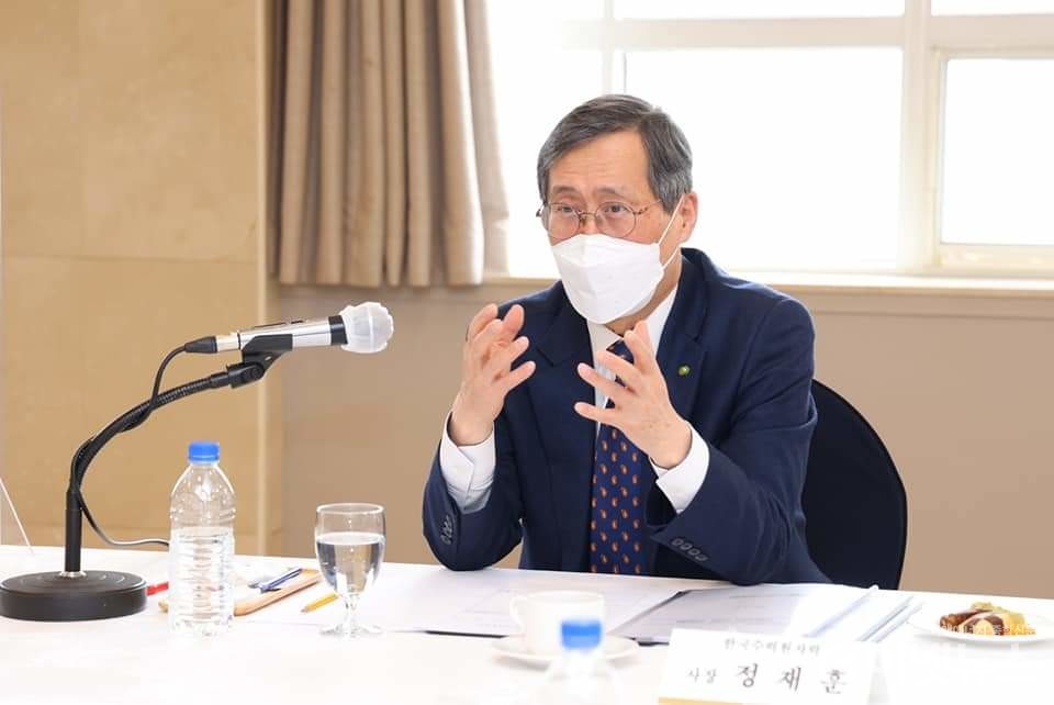 정재훈 회장이 양수발전의 중요성에 대해 강조하고 있다.