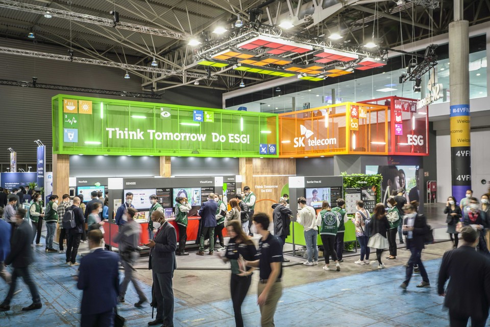 SK텔레콤은 올해 초 스페인 바르셀로나에서 열린 MWC22의 부대행사 4YFN(4 Years from Now)에서 'Think Tomorrow, Do ESG!'를 슬로건으로 ESG를 추구하는 다양한 스타트업의 혁신 아이디어와 기술을 전 세계에 선보였다. (사진=SK텔레콤 제공)
