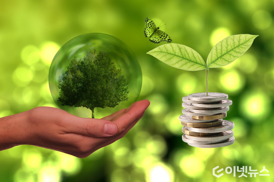 러시아 침공 사태로 인해 청정에너지 펀드 조성에 대한 관심이 커지고 있다. (디자인=이넷뉴스)