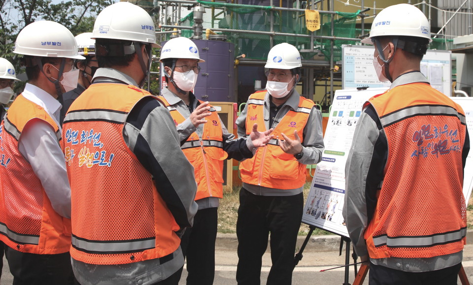 현장경영 중인 모습. (사진=남부발전 제공)