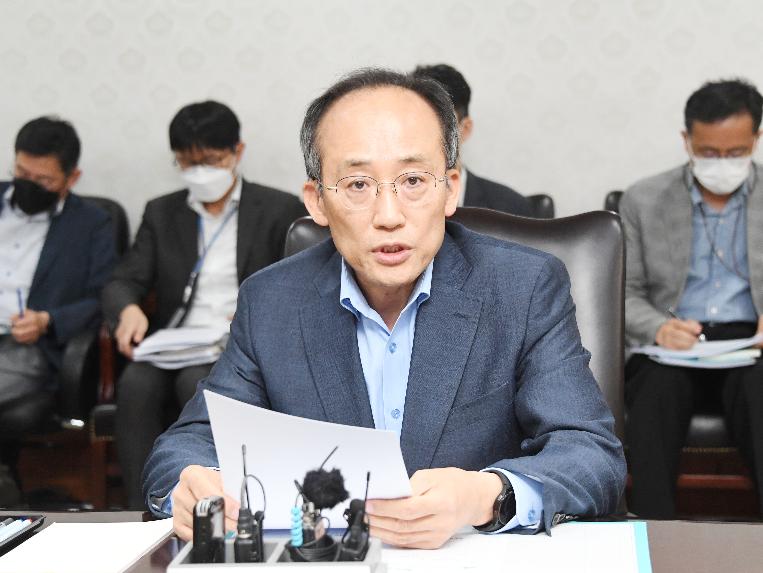 추경호 부총리 겸 기획재정부 장관이 19일 오후 서울 종로구 정부서울청사에서 ‘제1차 비상경제장관회의’를 주재, 모두발언을 하고 있다. (사진=기획재정부 제공)