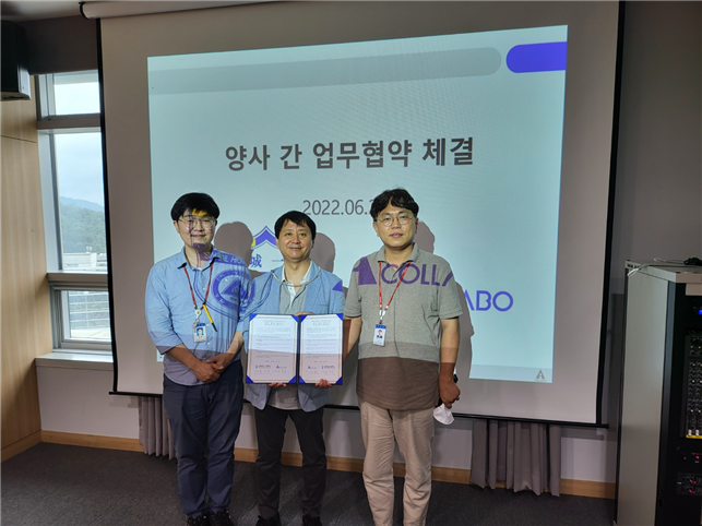 업무협약식에서 관계자들이 기념촬영을 하고 있다.(사진=판교 창업존 제공)