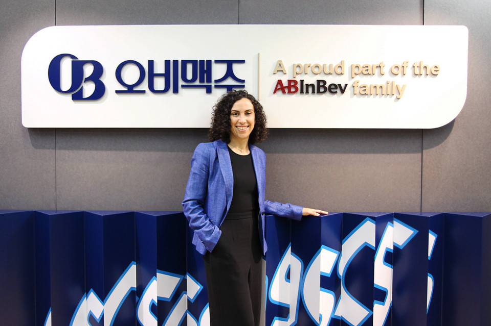 4일 ‘글로벌기후행동기금 컨퍼런스’에서 기후변화 대응기술을 주제로 사례 발표하는오비맥주 지속가능경영·구매부문 나탈리 보르헤스 부사장. (사진=오비맥주 제공)