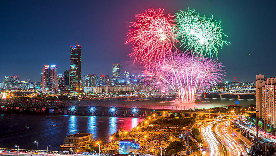 2019년 개최된 '한화와 함께 하는 서울세계불꽃축제' 불꽃쇼 모습. (사진=한화 제공)