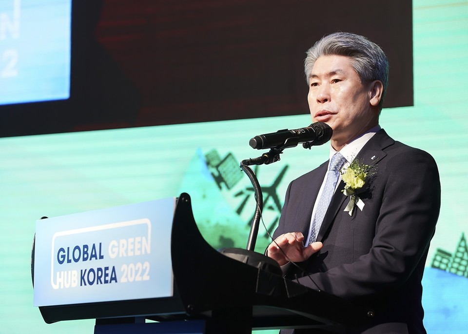 20일 서울 여의도 콘래드호텔에서 열린 ’Global Green Hub Korea 2022’에서 윤종원 IBK기업은행장이 기조연설을 하고 있는 모습. (사진=IBK기업은행 제공)