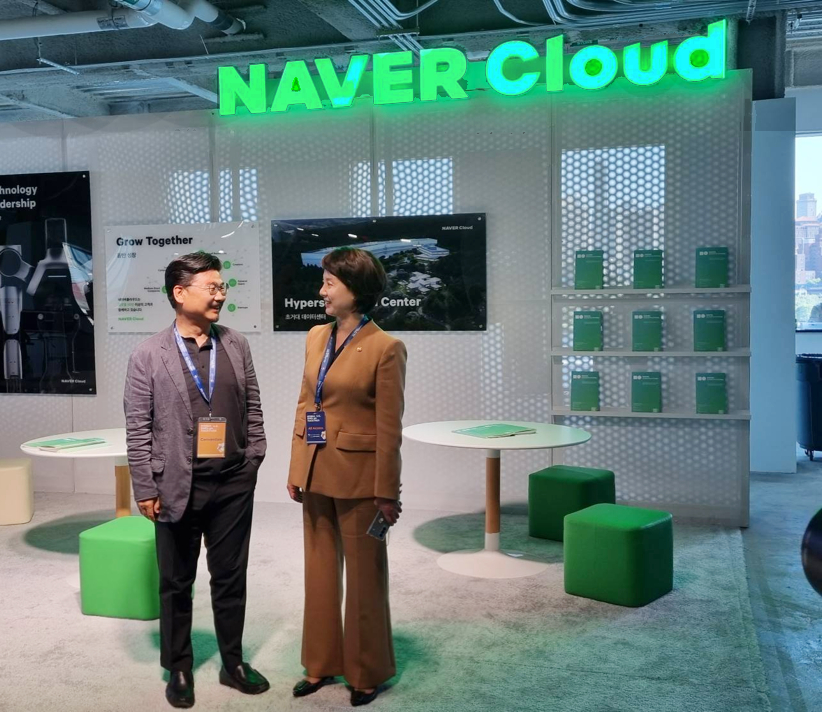네이버클라우드 박원기 대표 & 중기부 이영 장관(사진=)