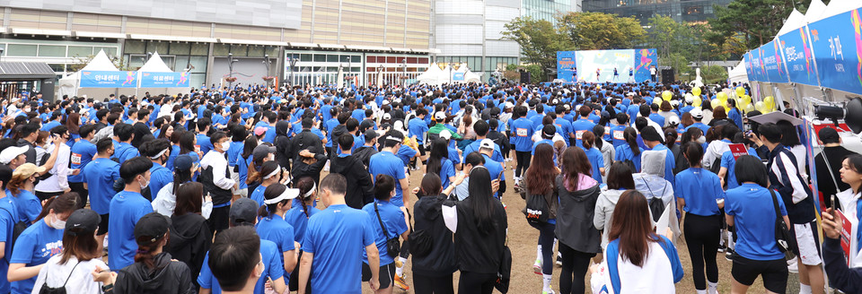 사진은 10월 2일(일) 서울 송파구에 위치한 잠실에서 '스타일런'에 참여하는 고객들이 러닝을 하는 모습. (사진=롯데백화점 제공)