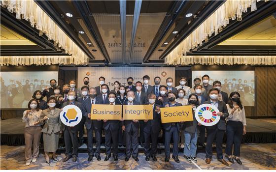 관계자들이 기념촬영을 하고 있다. (사진=한국가스기술공사 제공)