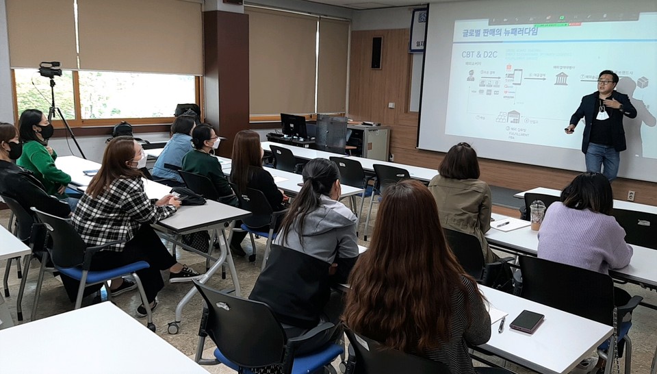 7일(금) 안산에서 진행된 다문화 글로벌셀러 실무교육 모습. (사진=중진공 제공)