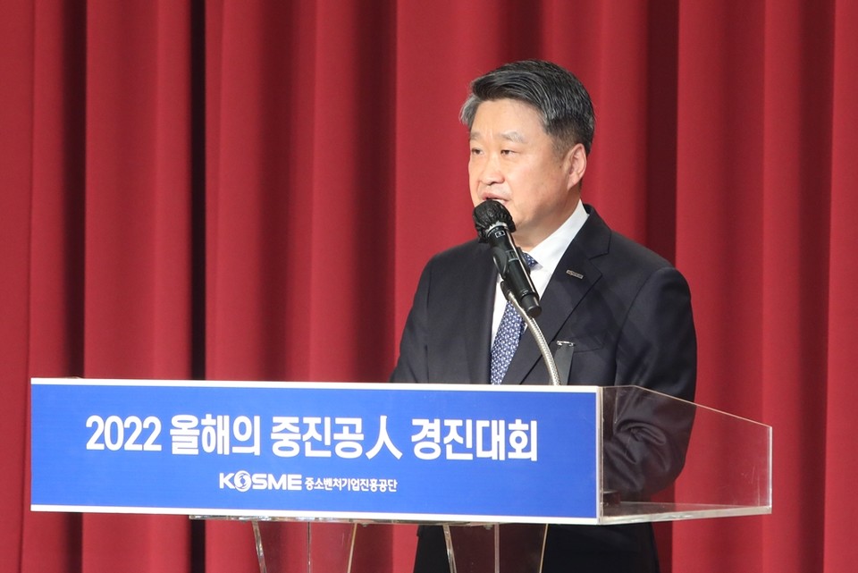 경남 진주 본사에서 열린 올해의 중진공인 경진대회에서 김학도 중진공 이사장이 발언하고 있다. (사진=중진공 제공)
