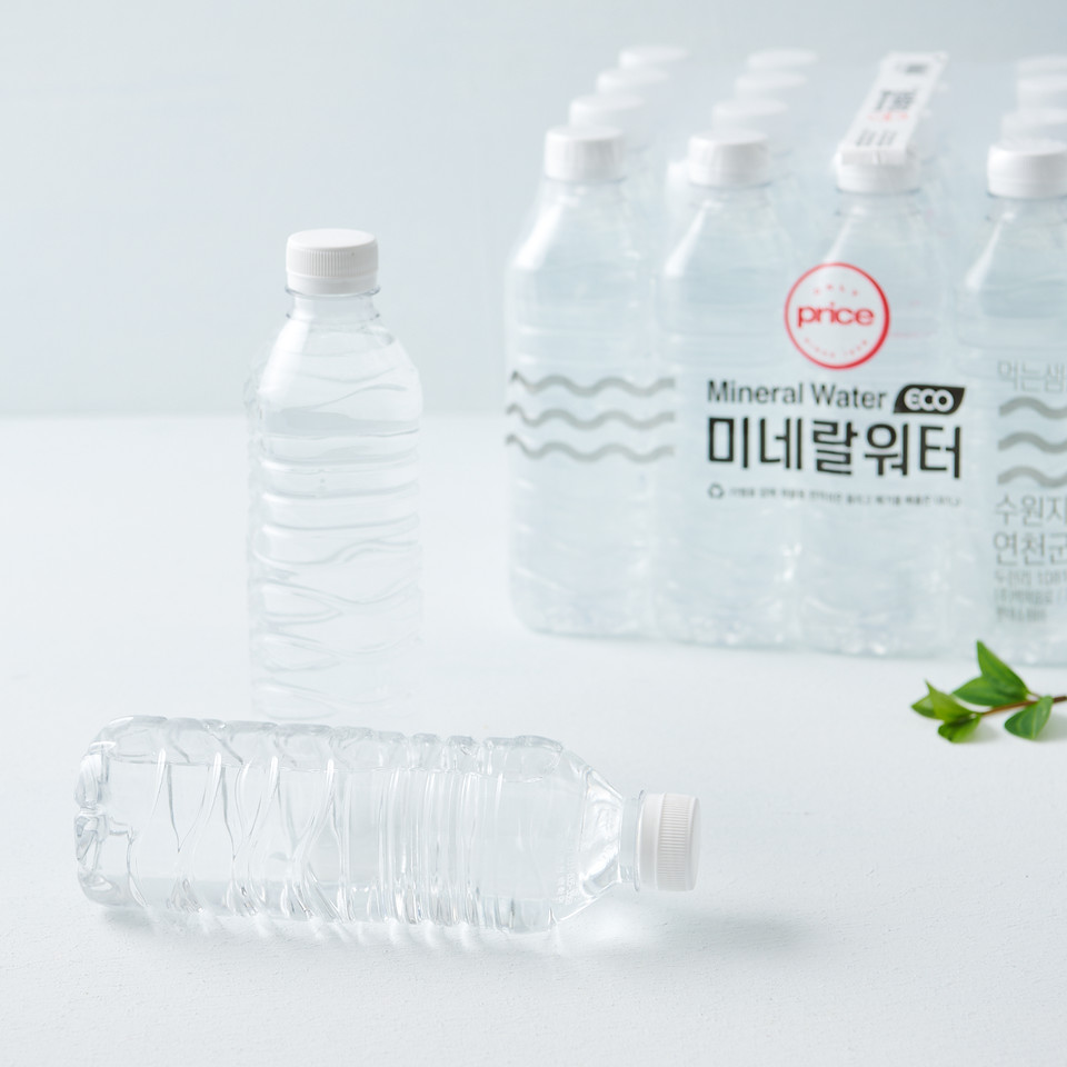'환경성적표지인증' 획득 상품 'Only price 미네랄워터 ECO(500ml 20입)'. (사진=롯데마트 제공)