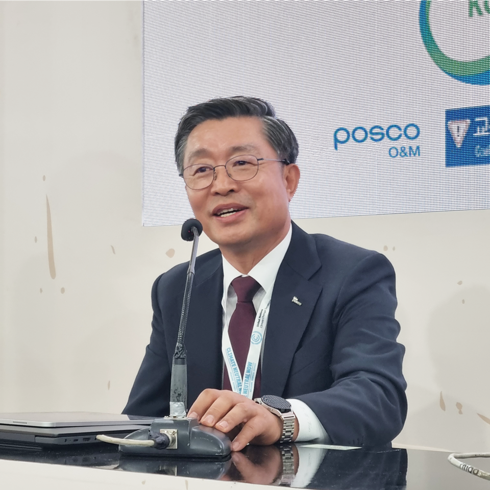 포스코O&M 김정수 대표가 15일 오후 이집트 샤름 엘셰이크에서 열리는 제 27차 유엔기후변화협약 당사국총회 한국홍보관에서‘자원多잇다’ 플랫폼 우수사례를 발표했다. (사진=포스코O&M 제공)