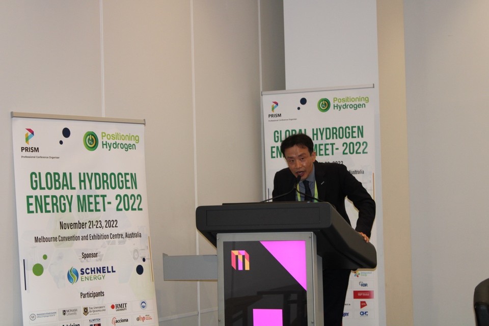 호주 멜버른 Positioning Hydrogen 학회에서 발표한 세계 최대 규모 액화 수소충전소 개발 과제 발표 주제를 보여주고 있다.(사진=)