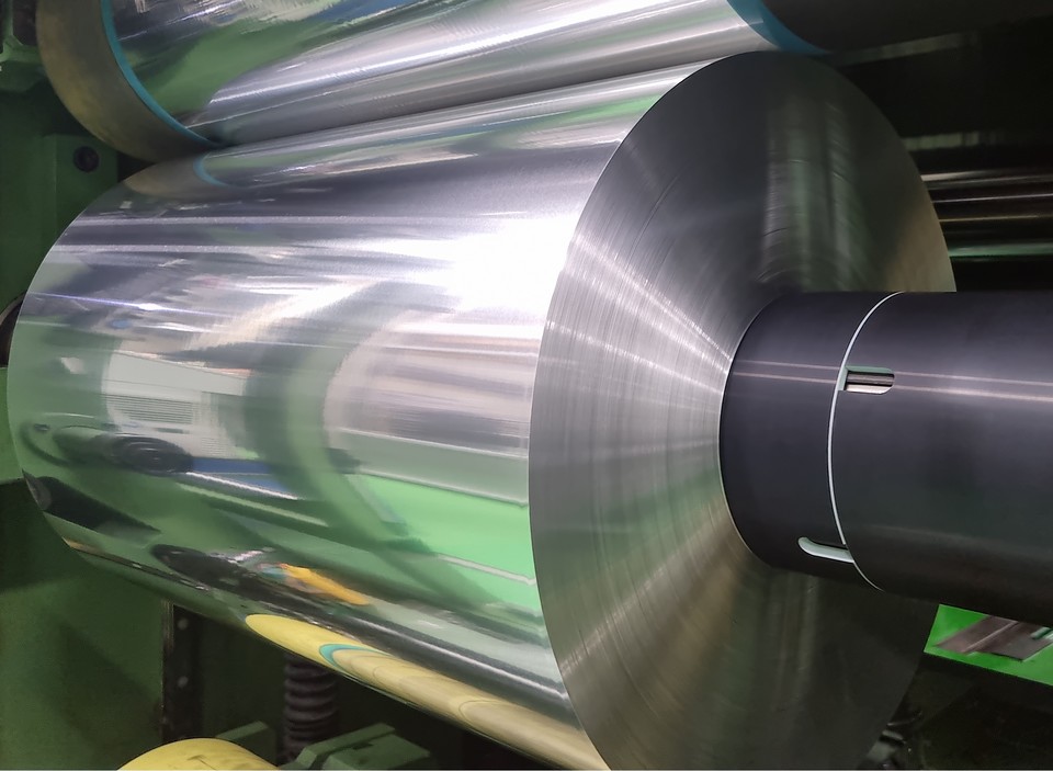 동원시스템즈 아산사업장에서 생산되고 있는 ‘초고강도 양극박’. (사진=동원시스템즈 제공)