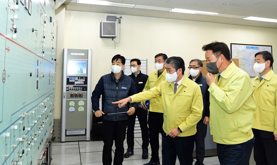 한전 정승일 사장은 23일(금) 11시 서울 서초동 소재 신양재변전소를 방문하여, 겨울철 전력설비 운영 및 관리상황을 점검했다. (사진=한전 제공)