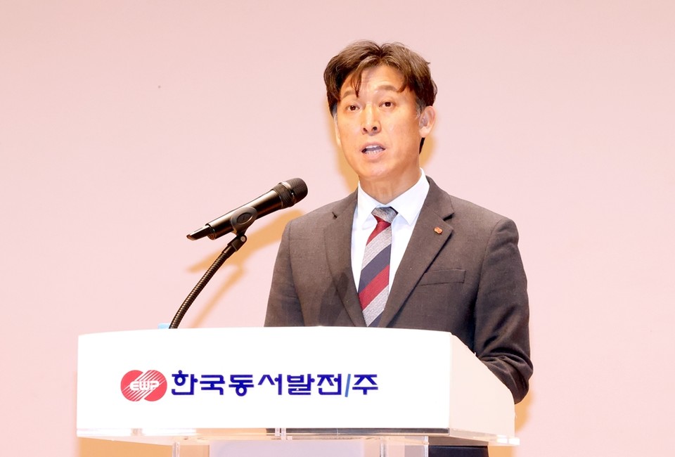 2023년 한국동서발전 시무식에서 신년사를 낭독하는 김영문 사장. (사진=한국동서발전 제공)