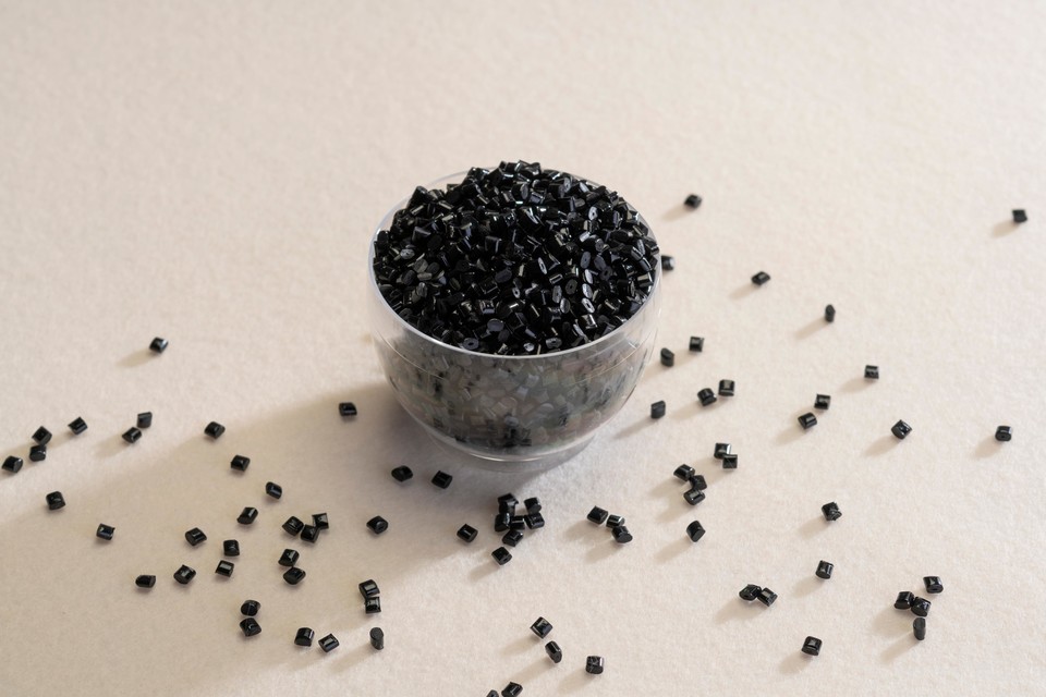 LG화학의 금속 대체 플라스틱 소재 LUCON TX5007. (사진=LG화학 제공)