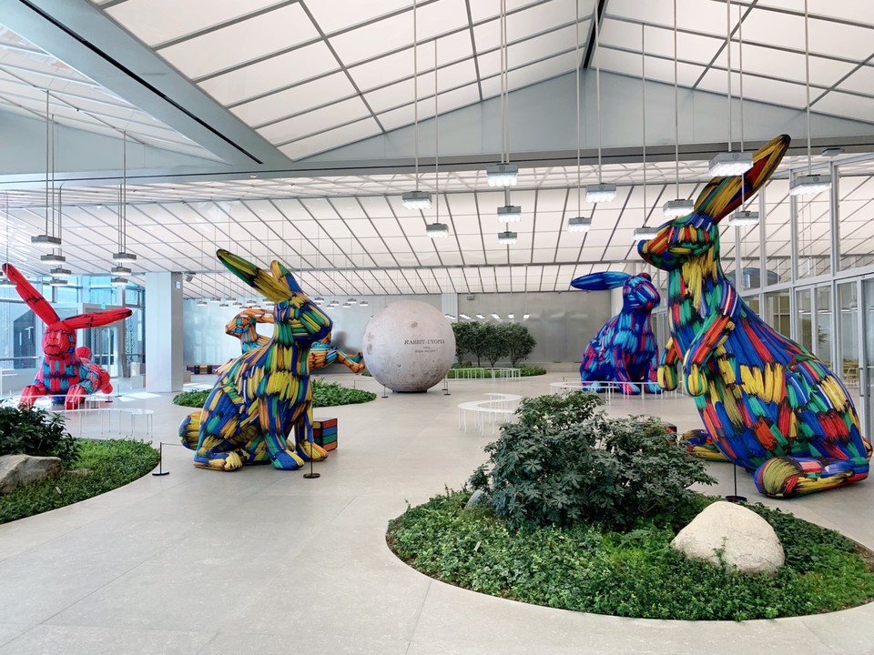 서울 양천구에 위치한 현대백화점 목동점 7층 글라스하우스에서 진행하는 ‘래빗 유토피아전’ 전경. (사진=현대백화점 제공)