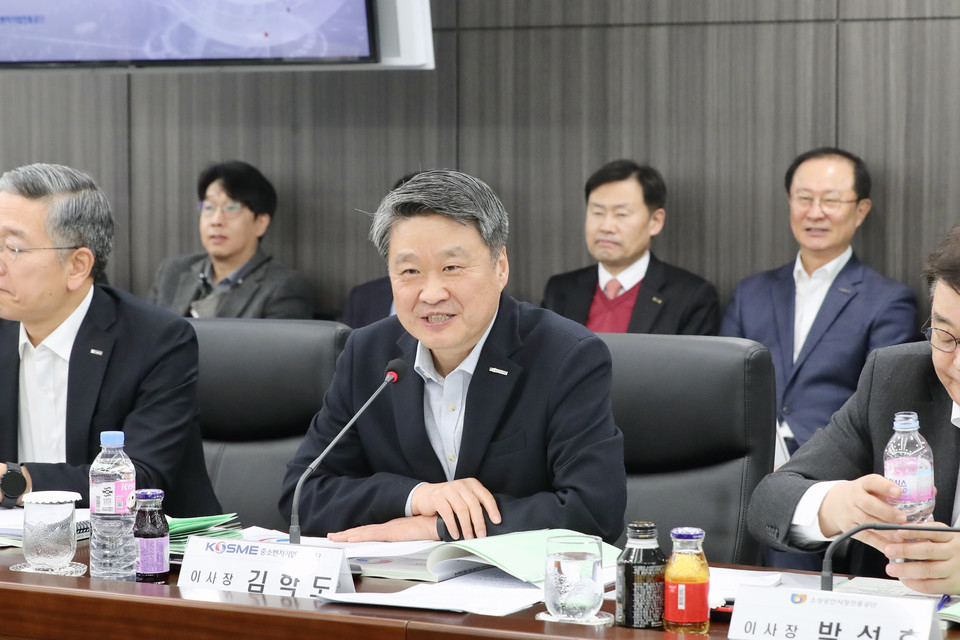 지난달 30일 열린 중기부-산하 공공기관 핵심미션 워크숍에서 김학도 중진공 이사장이 발언하고 있다. (사진=중진공 제공)