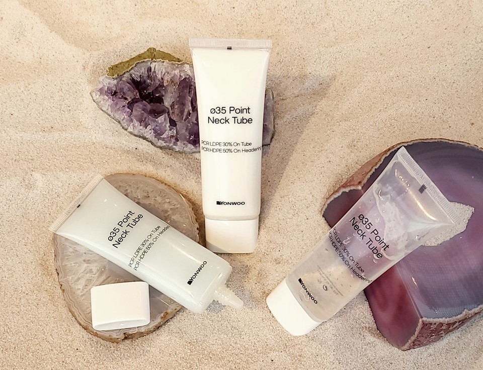 한화솔루션, 연우가 공동 개발한 재활용 폴리에틸렌(rPE) 소재 기반의 친환경 화장품 용기. (사진=한화솔루션 제공)