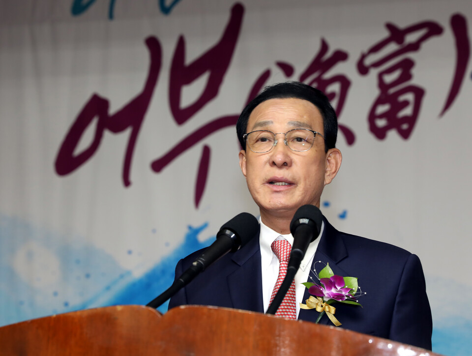 30일 수협중앙회 본사 2층 독도홀에서 개최된 수협중앙회 창립 61주년 기념식에서 노동진 수협중앙회장이 "15만 조합원에 헌신하는 조직을 구현할 것"을 선언하고 있다. (사진=수협중앙회 제공)