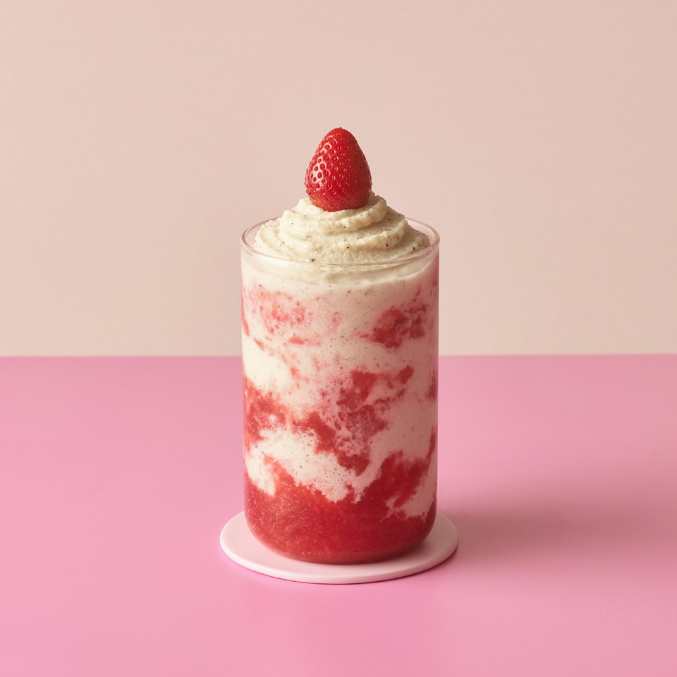 스트로베리 밀키 웨이 프라페. (사진=투썸플레이스 제공)