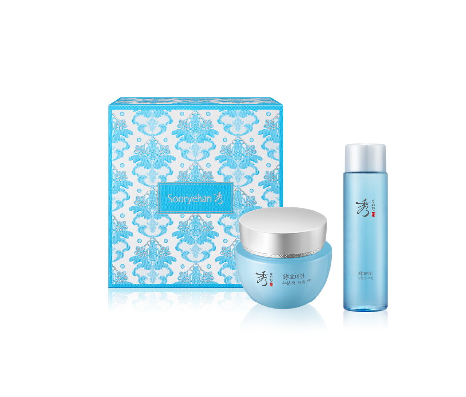 ‘로야마드’와 협업한 기획 제품 2종. (사진=LG생활건강 제공)