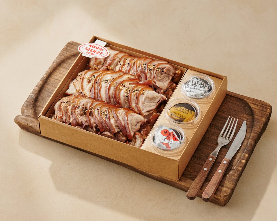 롯데마트가 4월 한 달 동안 동일 가격에 '국내산 통족발'을 선보인다. (사진=롯데마트 제공)