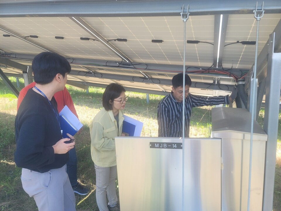 태양광발전소에 대한 도와 시·군 합동점검. (사진=경기도 제공)