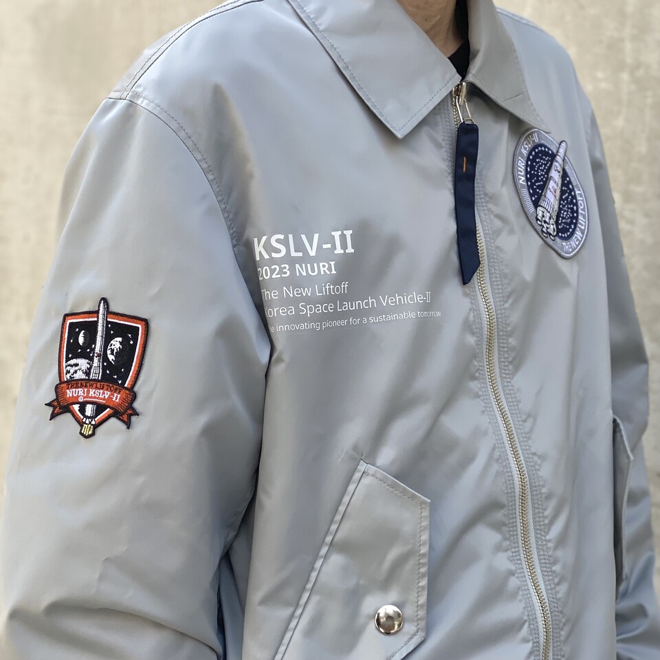 한화에어로스페이스가 송자인 디자이너와 협업해 제작한 우주사업 유니폼. (사진=한화에어로스페이스 제공)