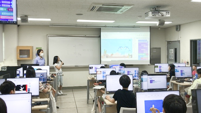 대한민국 AI 경쟁력 강화 및 디지털 인재 양성에 기여하고 있는 KT가 상명대 창의예술 영재교육원과 함께 초등생 영재를 대상으로 AI 창의융합형 인재 양성에도 나선다. 사진은 지난 3일 상명대에서 진행된 실습 교육 현장(사진=제공)