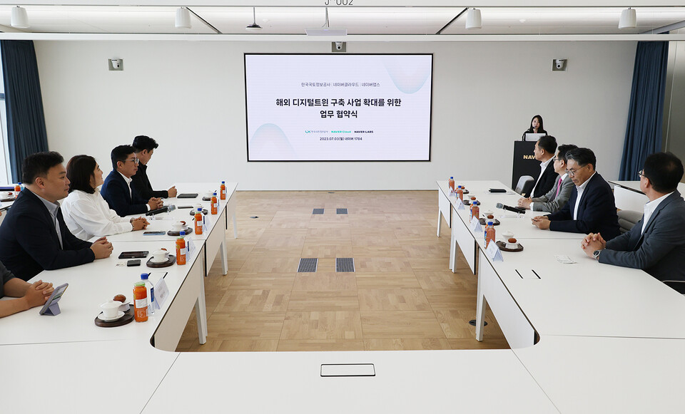 네이버랩스, 네이버클라우드, LX공사는 3일 경기도 성남시에 위치한 네이버 제2사옥 1784에서 ‘해외 디지털트윈 구축 사업 확대를 위한 업무협약’을 체결했다. (사진=LX공사제공)